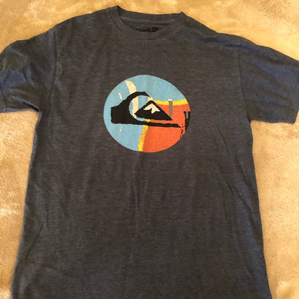 Quiksilver tee.